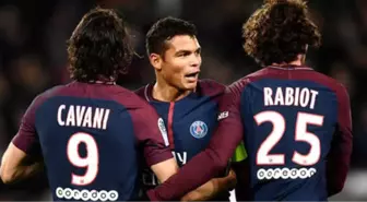 PSG Kaptanı Thiago Silva, Kampa Geç Katılan Cavani'ye Ateş Püskürdü