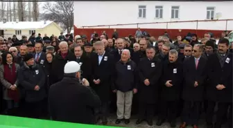 Aşık Veysel'in Oğlu Ahmet Şatıroğlu Son Yolculuğuna Uğurlandı