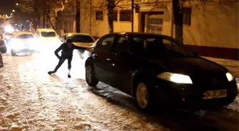 Kars'ta Yollar Buz Pistine Döndü