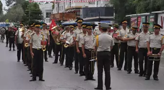 Kıbrıs'ta Askeri Bandodan Mesaj Gibi Şarkı! Yeniden Çalmaya Başladılar