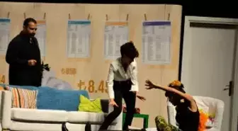 Bursa'da İki Oyun Tiyatroseverlerle Buluştu