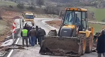 Çavdarhisar'da 3 Köy Yoluna Sıcak Asfalt