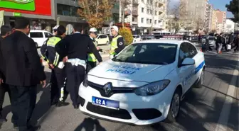 Motosiklet Polis Aracına Yandan Çarptı: 1 Yaralı