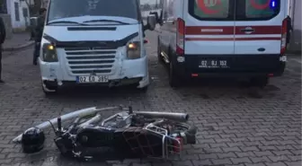 Öğrenci Servisi ile Motosiklet Çarpıştı: 1 Yaralı