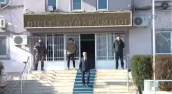 Vali Güzeoğlu, Dicle'de Muhtarlarla Bir Araya Geldi