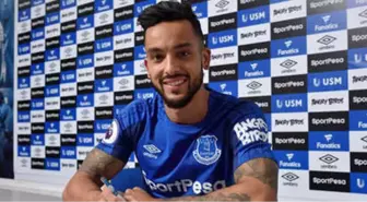 Theo Walcott, Everton ile Anlaştı!