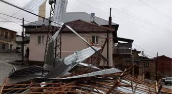 Konya'da Şiddetli Rüzgar Çatıları Uçurdu