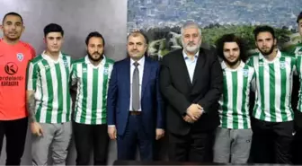 Sultanbeyli Belediyespor'da Toplu İmza Töreni