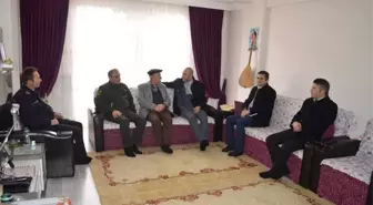 Kaymakam Çakal'dan Şehit Ailelerine Ziyaret