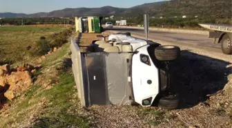 Mersin'de Fırtına Tırları Devirdi, Ağaçları Kökünden Söktü