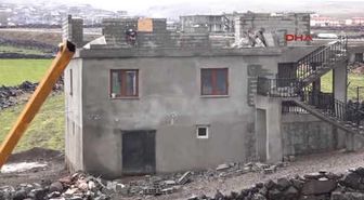 Şanlıurfa-Siverek'te Rüzgar Çatıları Söktü