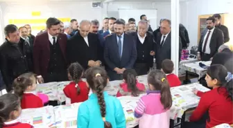 TBMM Başkan Vekili Aydın Depremzede Öğrencilere Karne Dağıttı
