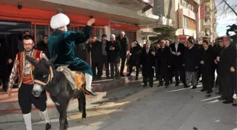 Temsili Nasreddin Hoca İstanbul'daki Emıtt Fuarına Karakaçan'a Ters Binip Gitti