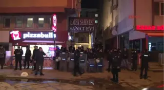 Oyun Yasaklandı, Polis Tiyatro Girişini Kapattı