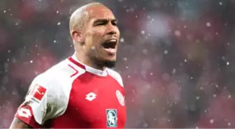 Almanya'da Nigel de Jong'a Övgü