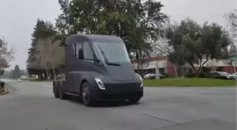 Tesla'nın Elektrikli Kamyonu Semi Yollara Çıktı