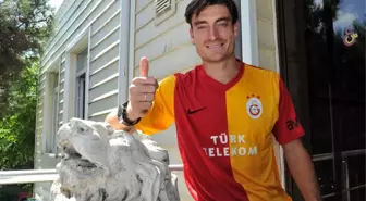 Albert Riera Kramponlarını Astı