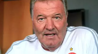 Beşiktaş Eski Teknik Direktörü Toshack: Cenk Tosun'un Başarılı Olmasını İstemiyorum