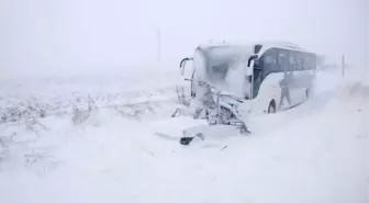 Tokat'ta Yolcu Otobüsü Otomobile Çarptı: 1 Ölü, 3 Yaralı