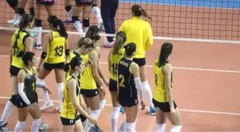 Fenerbahçe İtalya'nın Imoco Volley Ekibine 3-2 Yenildi