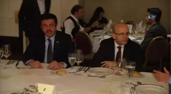 Şimşek ve Zeybekci Davos'ta İş Adamlarıyla Bir Araya Geldi