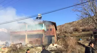 Elazığ'da Çatı Yangını