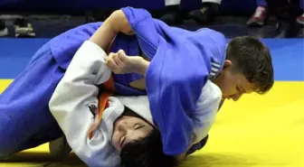 Manisa'da Anadolu Yıldızlar Ligi Judo İl Seçmeleri Yapıldı