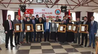 Şehit Aileleri ve Gazileri Duygulandıran Madalya