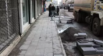 Silopi'de Kaldırım Çalışmaları Devam Ediyor