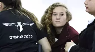 Filistinli Ahed Tamimi'nin Gözaltı Süresi Yeniden Uzatıldı