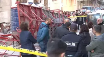 İzmir'de İnşaat İskelesi Devrildi: 1 Ölü, 1 Yaralı