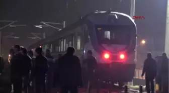 Adana - Tren, Motosiklete Çarptı 2 Ölü