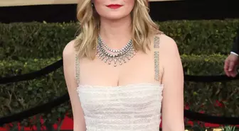 Ünlü oyuncu Kirsten Dunst, Hamile Olduğunu Moda Çekimlerinde Duyurdu