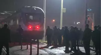 Yolcu Treni Motosiklete Çarptı: 2 Ölü