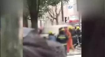 Çin'de Araç Yayaların Arasına Daldı