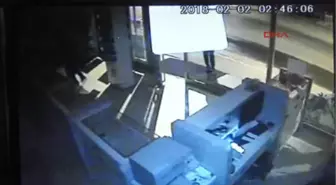Kocaeli Cep Telefonu Çalan Hırsızlar Güvenlik Kamerasına Yakalandı