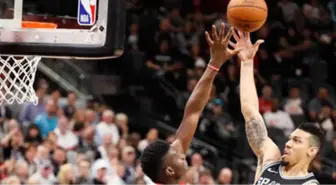 Rockets, Spurs'u Devirdi