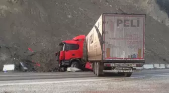 Samsun'da Trafik Kazası: 2 Yaralı