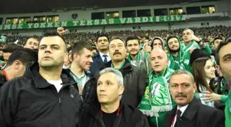 Bursa Emniyet Müdürü Osman Ak Bursaspor - Beşiktaş Maçını 'Teksas' Tribününde Taraftarlarla İzledi