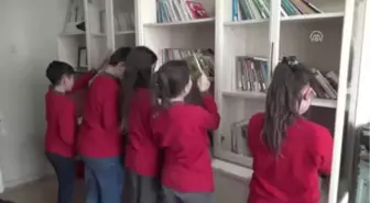 Üniversite Öğrencisinden Köy Okuluna Kütüphane
