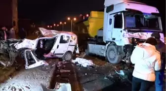 Maltepe'de Hafriyat Kamyonu ile Araba Çarpıştı: 1 Ölü, 1'i Ağır 2 Yaralı