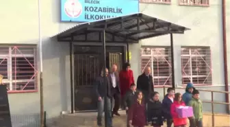 Minik Yürekleriyle Yazdıkları Şiirleri Komutana Getirdiler