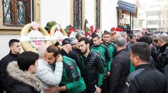 Sakaryaspor Teknik Direktörü Engin Korukır'ın Annesi Kocaeli'de Toprağa Verildi