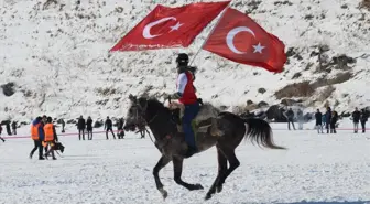 Buz Tutan Çıldır Gölü'nde 'Kış Şöleni'