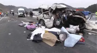 Kahramanmaraş'ta Minibüs, Kamyona Çarptı 9 Ölü, 4 Yaralı