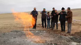 Niğde'de Su Aramak İçin Yapılan Kazıda Çıkan Doğal Gaz 24 Saattir Hala Yanıyor