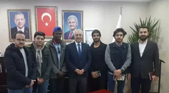 Suriyeli ve Sudanlı Öğrencilerden AK Parti'ye Ziyaret