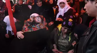 Afrin Şehidini Eşi Üniformasıyla Uğurladı