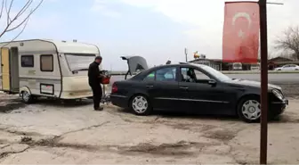 Almanya'dan Hatay'a Kadar Getirdiği Karavanı, Mehmetçik'e Bağışladı