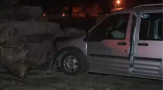 Önce Otomobile Sonra Odunlara Çarptı: 1 Ölü, 2 Yaralı